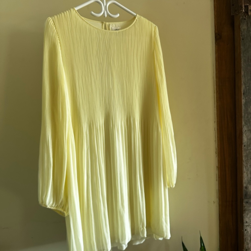 Elegant Yellow Pleated Dress